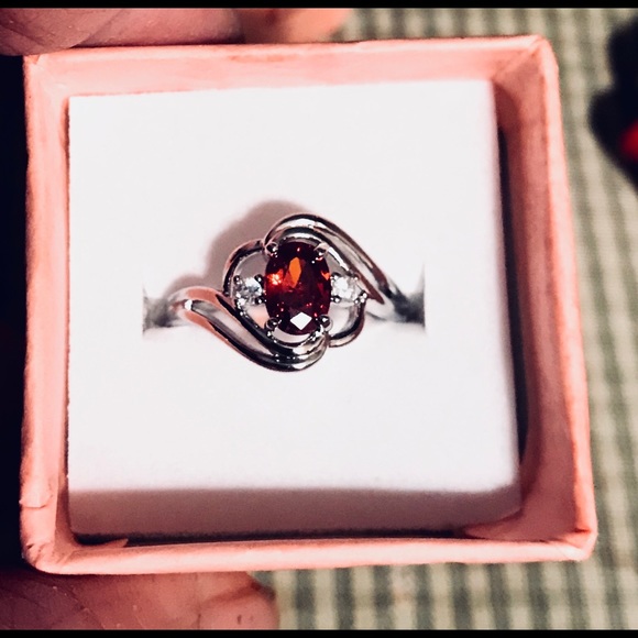 Gorg. Ruby Fashion Ring Sz 6 - Picture 3 of 3